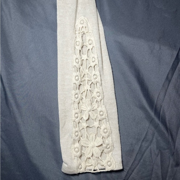 Chance or Fate cream women’s sz XL sweater/pullover with hood, flower sleeves - Picture 5 of 10